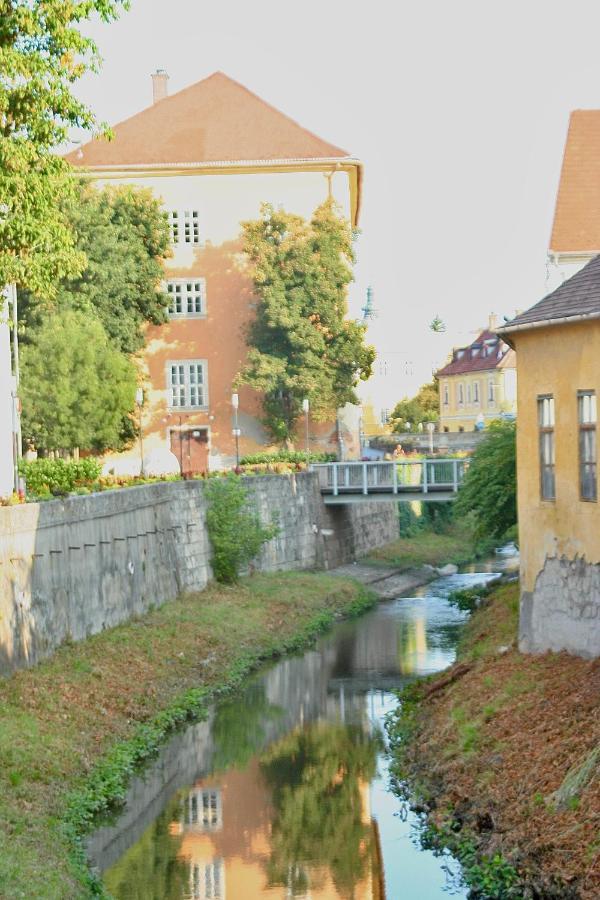 Ezuest Boroka Apartman Eger Exterior photo